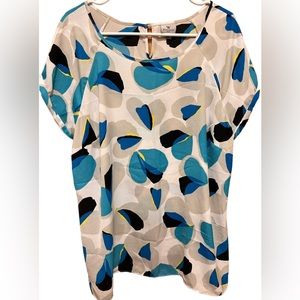 2X short sleeve patterned blouse